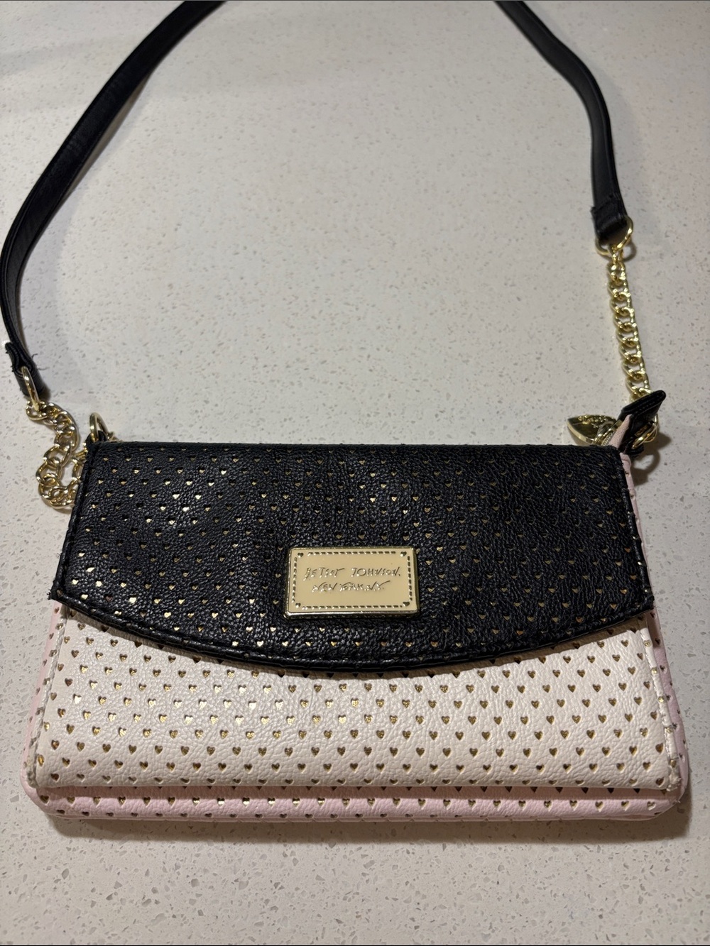 Betsey Johnson RARE New York Hearts 💕Stylish Black and Blush Crossbody Bag